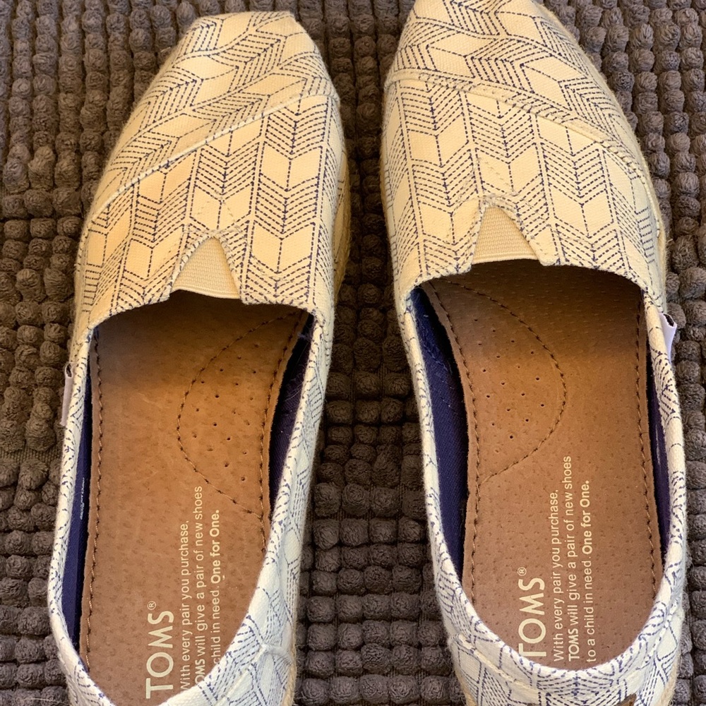Toms - Picture 2 of 7